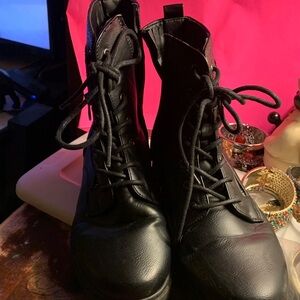 Sleek Black Women's Combat Boots Excellent Condition Loved